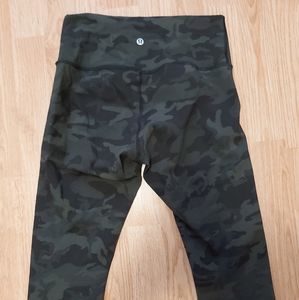 Wunder Unders size 6 crop